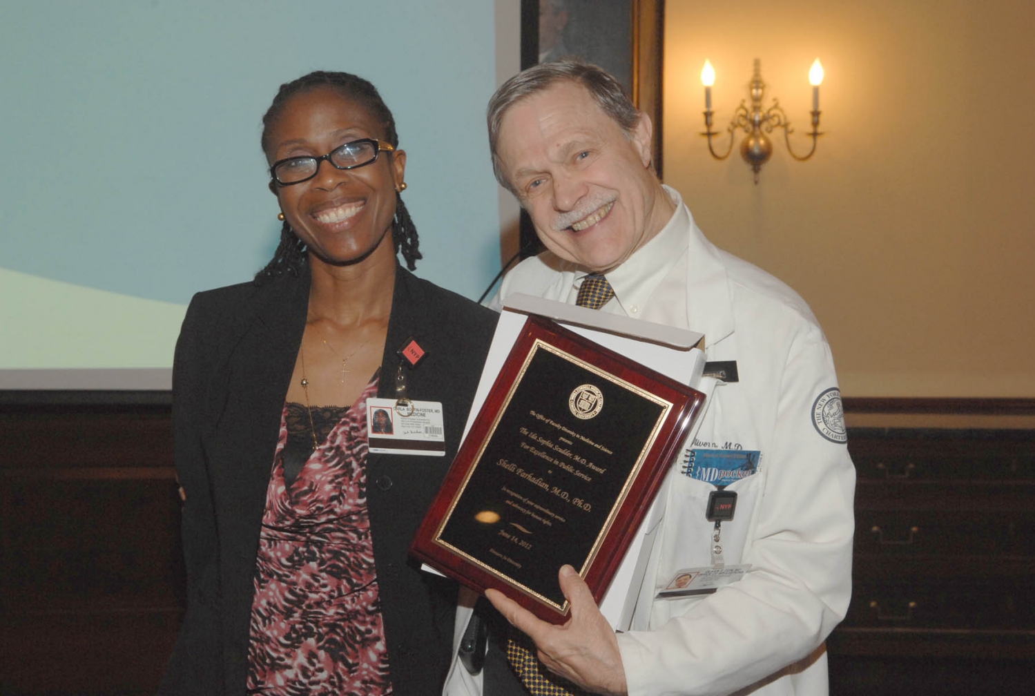 Dr. Oliver Fein accepts the Ida Sophia Scudder, M.D. Student Award for Excellence in Public Service from Dr. Carla Boutin-Foster on behalf of Dr. Shelli Farhadian Photo credit: Jason Green
