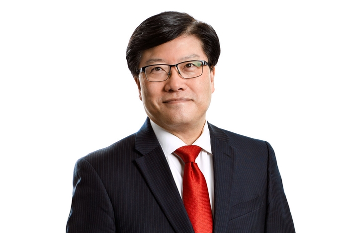 Headshot of Dr. Augustine M.K. Choi