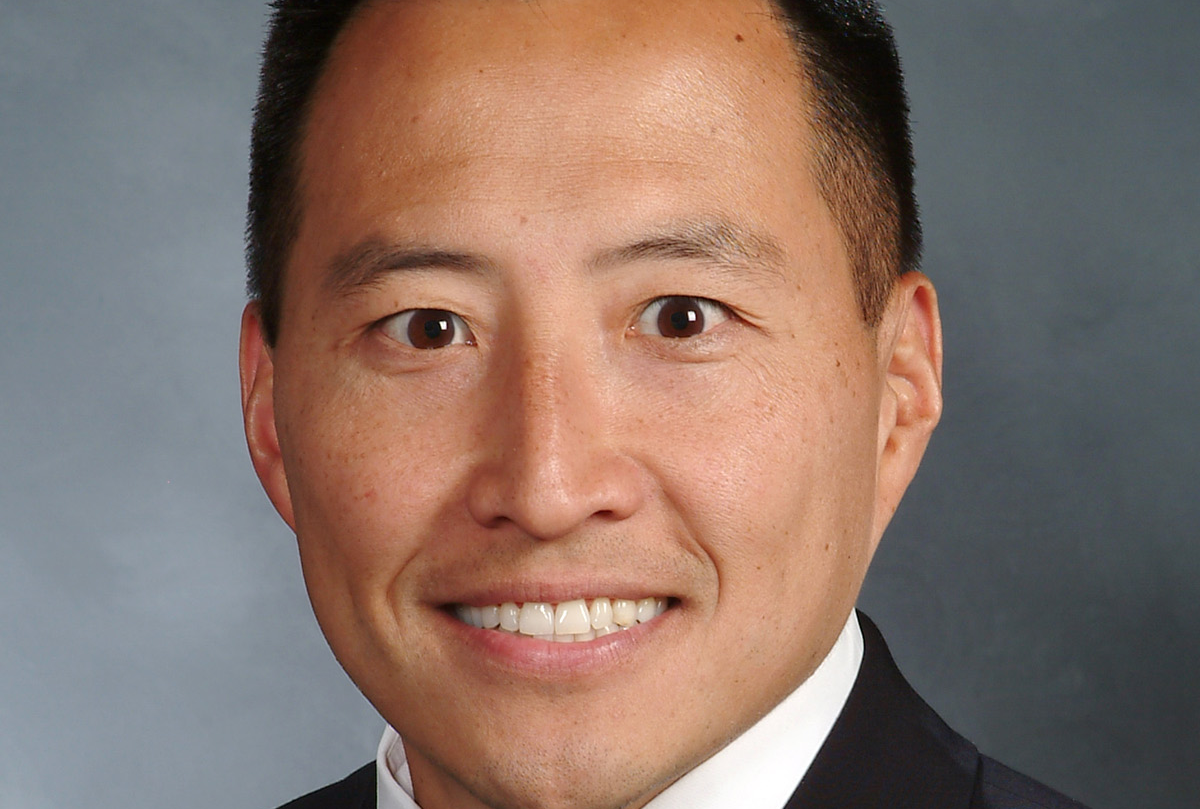 Dr. Robert Min