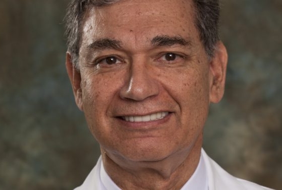 Dr. Gustavo Román 