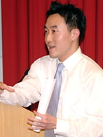 Jaehon Kim explains his study on BMP-induced noggin expression in mesenchymal cells.