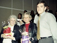 The sister and wife of body donor Frank with medical student Gabriel Pitta.