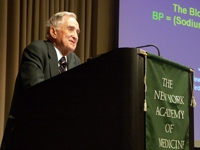 Dr. John Laragh receiving the Lewis and Jack Rudin New York Prize for Medicine and Health