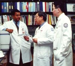 Dr. Manikkam Suthanthiran, Dr. Bao-Gui Li, Dr. Choli Hartono and colleagues have developed a new urine test