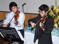 Matthew McConnell and Chonghua Wang perform "Ashokan Farewell." Matthew McConnell and Chonghua Wang perform "Ashokan Farewell."