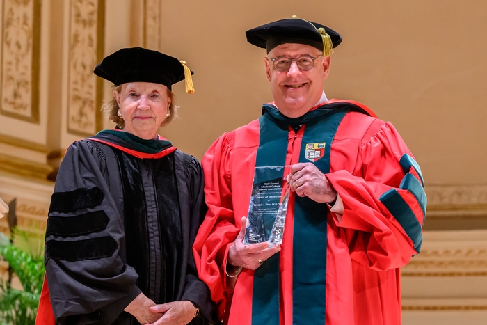 Dr. Joseph Fins receives the WCMC Alumni Award of Distinction